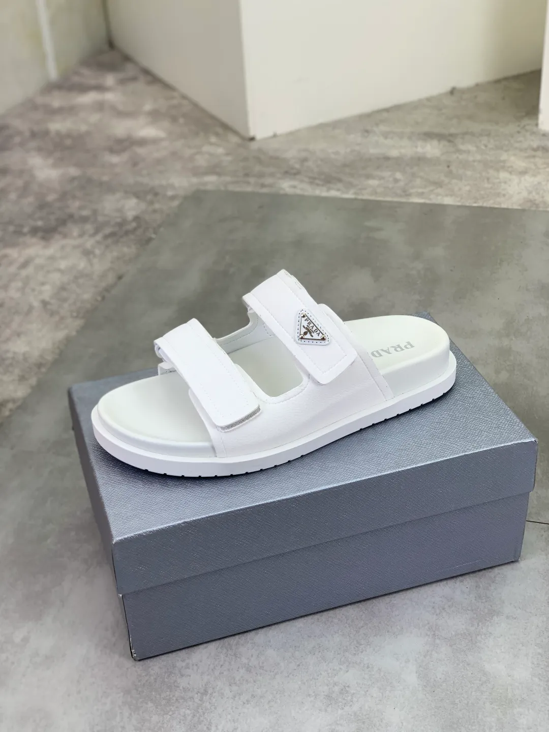 Men's shoes 💰P340💰【New style】🎁🎁🎁 PRADA Prada's new casual slippers, original official website, perfect workmanship, transmitting a kind of noble luxury, sublimating its definition of luxury in Prada's high-end extraordinary craftsmanship. Original combination outsole, code number: 38-44 (45 customized) Multiple colors 🉑️ to choose from
